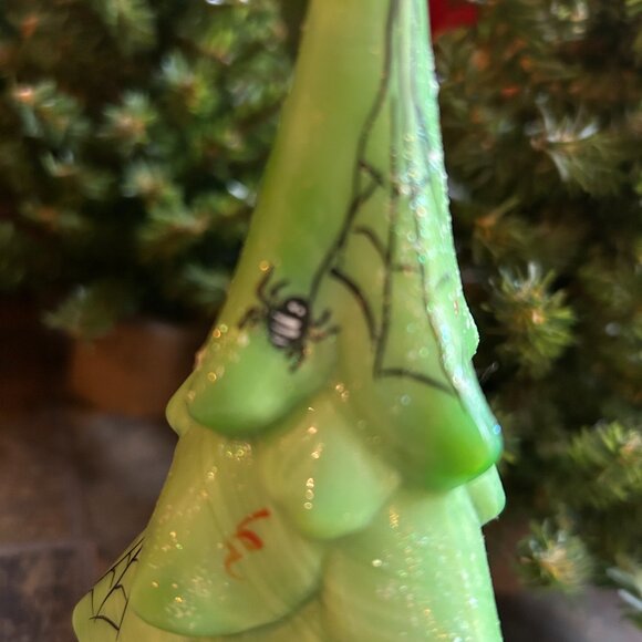 MINT Signed Fenton Hand Painted Halloween “Christmas” Tree (5569 19) - Picture 9 of 15